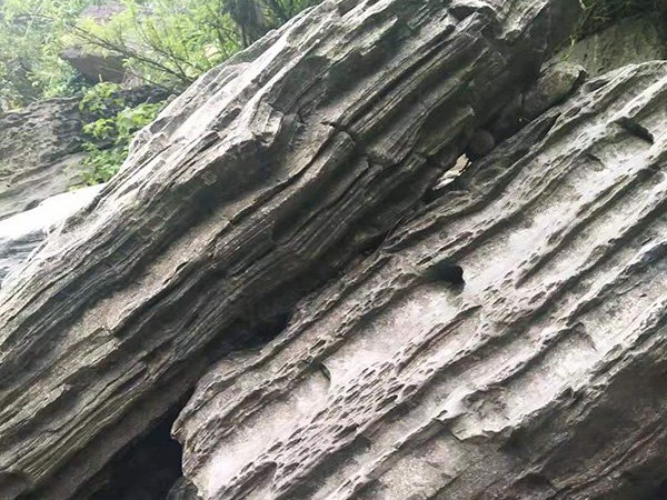 假山石
